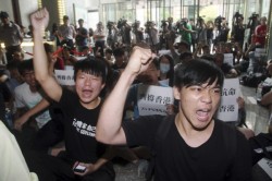 Власти Гонконга поговорят с протестующими